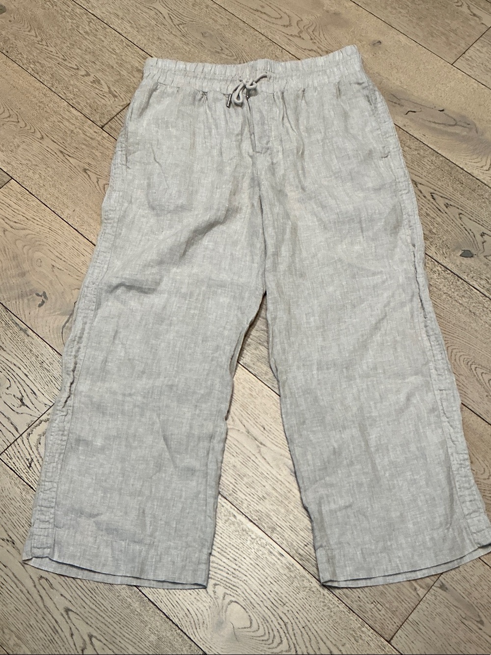 Woman’s Quince oatmeal linen elastic waist tie pants. Large. Pockets. Like new!
